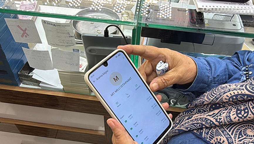 Kuyumcu ikna edemedi, polise haber verdi: 10 altın bileziğini bozdurdu Başıma geleceğini hiç düşünmedim Kuyumcu ikna edemedi, polise haber verdi: 10 altın bileziğini bozdurdu Başıma geleceğini hiç düşünmedim