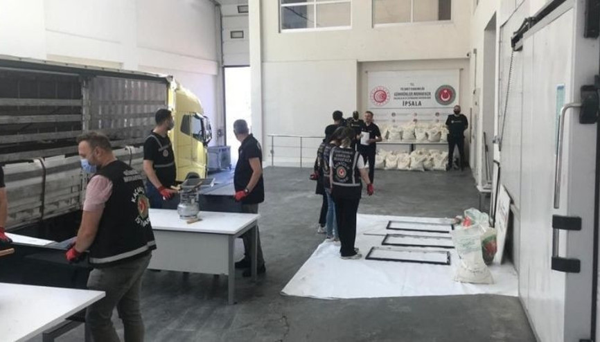 Uyuşturucu tacirlerine darbe… Sınır kapısında 1,5 ton uyuşturucu ele geçirildi
