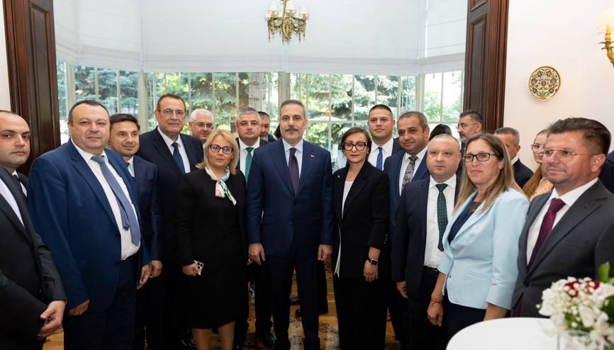 Bakan Fidan, Bulgaristandaki Türk iş insanlarıyla bir araya geldi