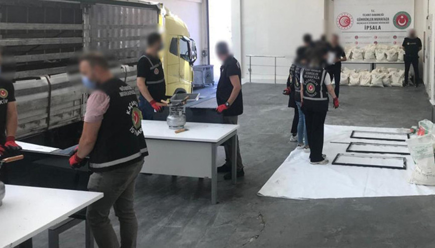 Ticaret Bakanlığı duyurdu: İpsala Gümrük Kapısında 1 ton üzerinde uyuşturucu madde ele geçirildi