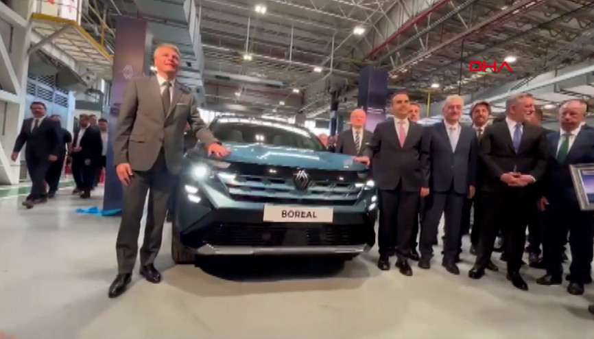 Yeni Renault banttan indi Bakan Kacır yakından inceledi