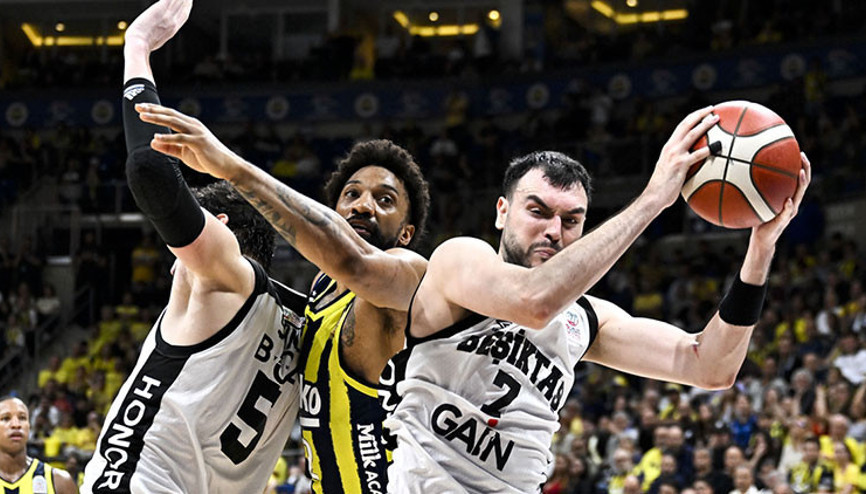 Beşiktaş, Fenerbahçeyi yenip avantajı kaptı