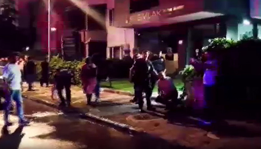 Kızını rahatsız eden gencin kulağını kesti: 1i polis 2 yaralı