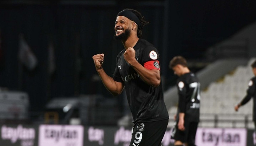 Manisa’nın gol makinesi paylaşılamıyor