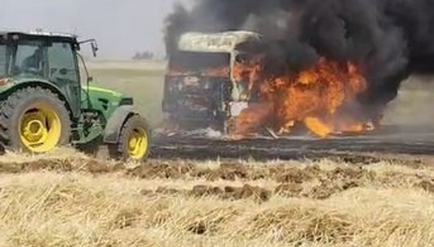 Anız yangınında alevler TIR’a sıçradı; o anlar kamerada Anız yangınında alevler TIR’a sıçradı; o anlar kamerada