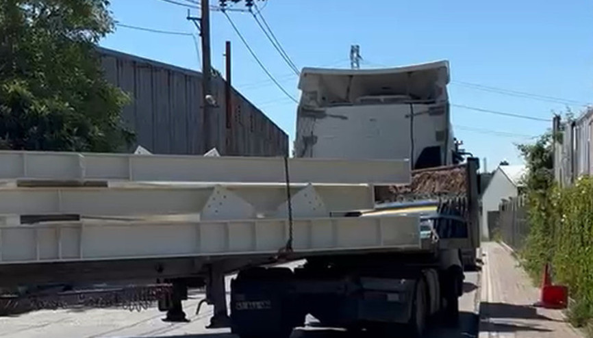 TIR ile duvar arasına sıkışan çocuk hayatını kaybetti