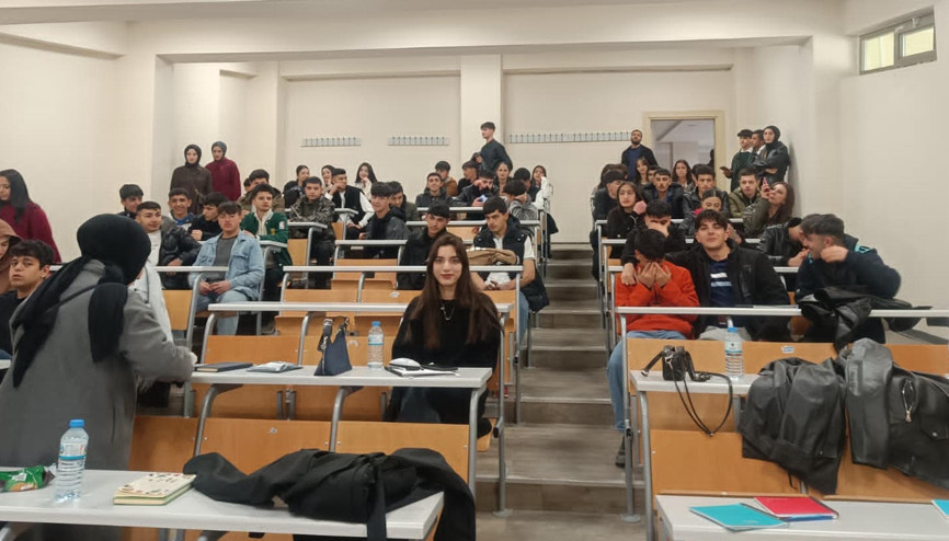 Lise öğrencilerine meslek yüksekokulunu tanıtım gezisi