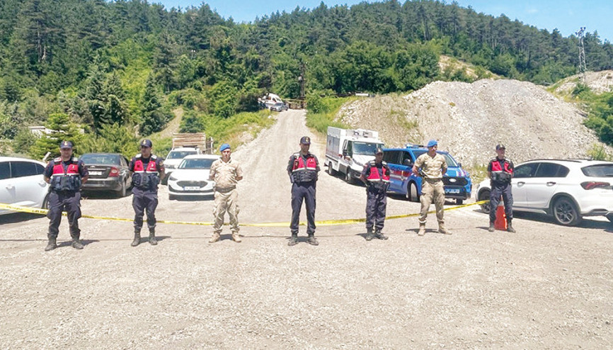 Durdurulmuş maden ocağında göçük: 1 işçi mahsur kaldı