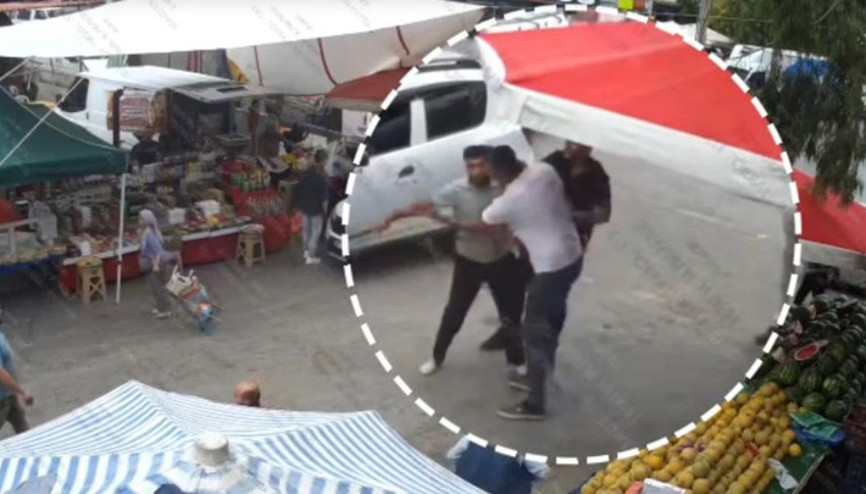 İzmirde pazarda gerginlik Zabıta ekiplerine bıçak ve kasayla saldırdı
