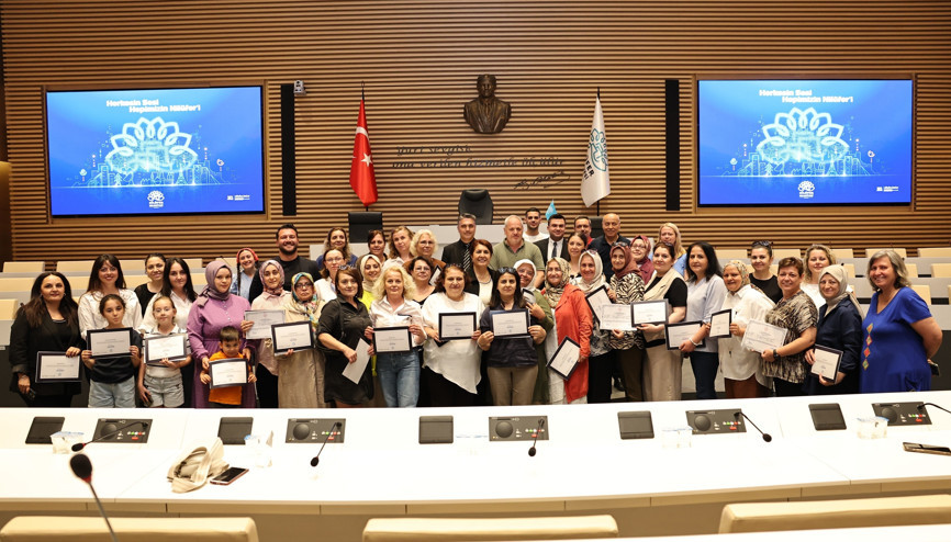 Nilüfer’de hijyen eğitimini tamamlayan kadınlar sertifikalarını aldı