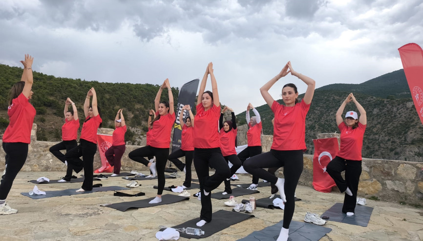 Cehennem Deresi Kanyonunda yoga yaptılar