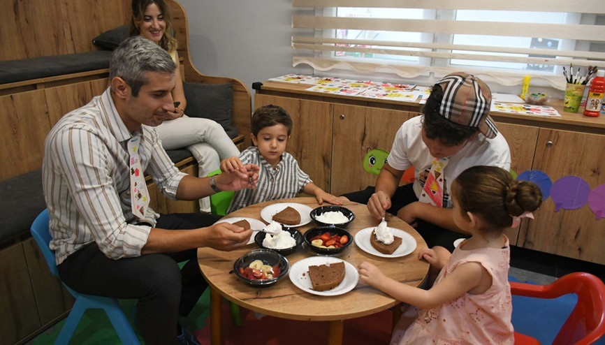 Kuşadasında Anne Baba Çocuk Merkezinin kahramanı babalardı