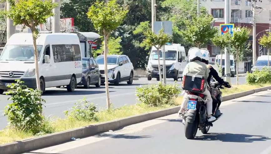 Diyarbakırda YKSye gireceği okulu karıştıran öğrenciyi sınava polis yetiştirdi