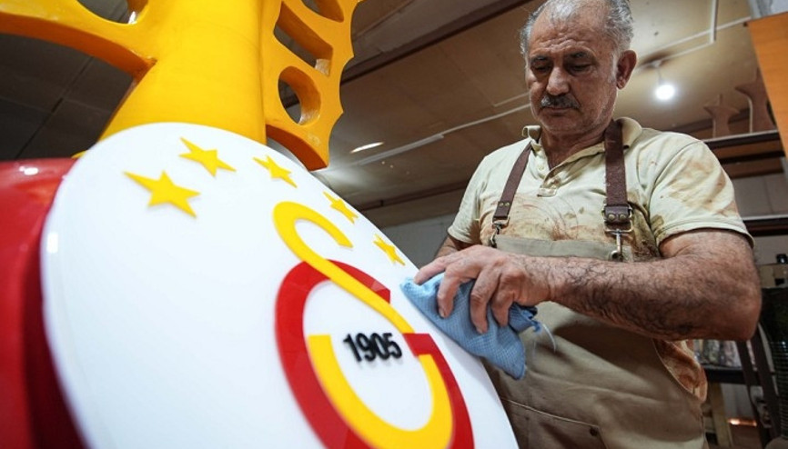 Galatasaray’a 3 metrelik vazo Galatasaray’a 3 metrelik vazo