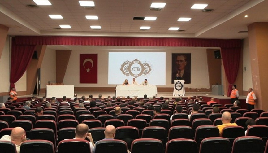 Altay’da kongre bilmecesi