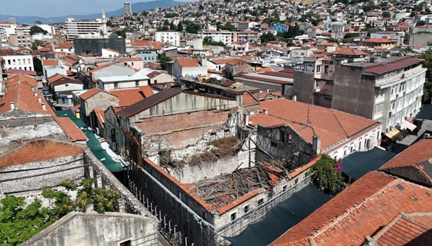 Konak’ta bir tarihi yapı daha ayağa kalkıyor