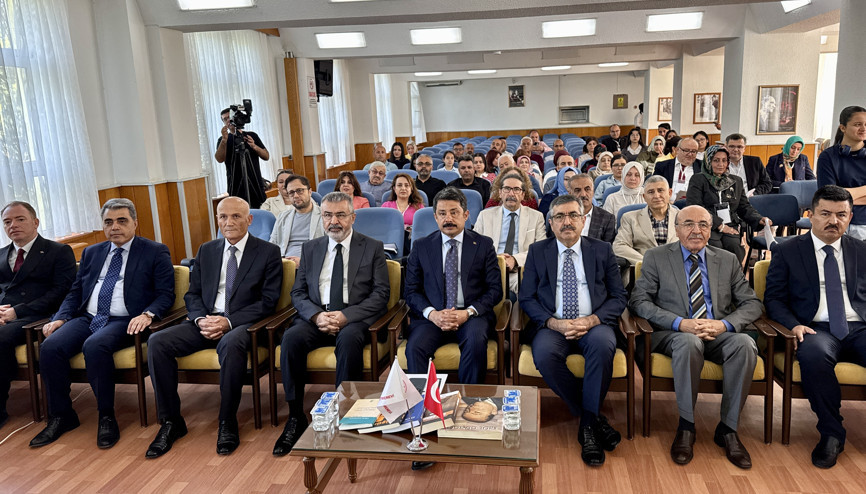 Kırşehirde Erol Güngör-Peyami Safa Öğretmen Okumaları programı düzenlendi