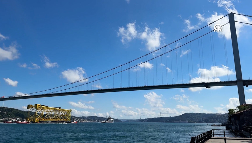 Doğal gaz boru hattı döşeme platformu İstanbul Boğazına giriş yaptı