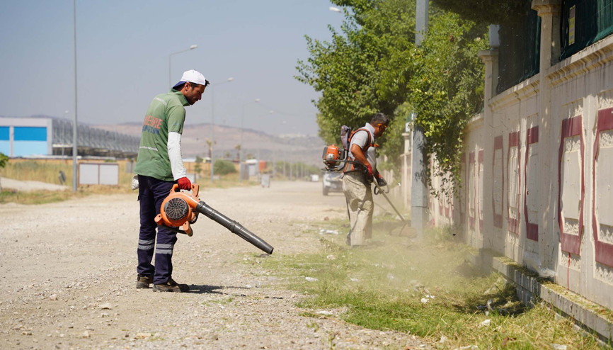 Yunusemreden Karaalide ot biçme çalışması