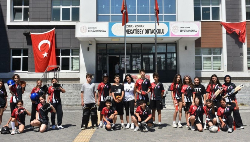 İzmirin en sporcu okulu