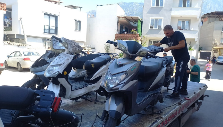 Manisa’da çalınan 6 motosiklet 90 güvenlik kamerası incelenerek bulundu: 3 gözaltı