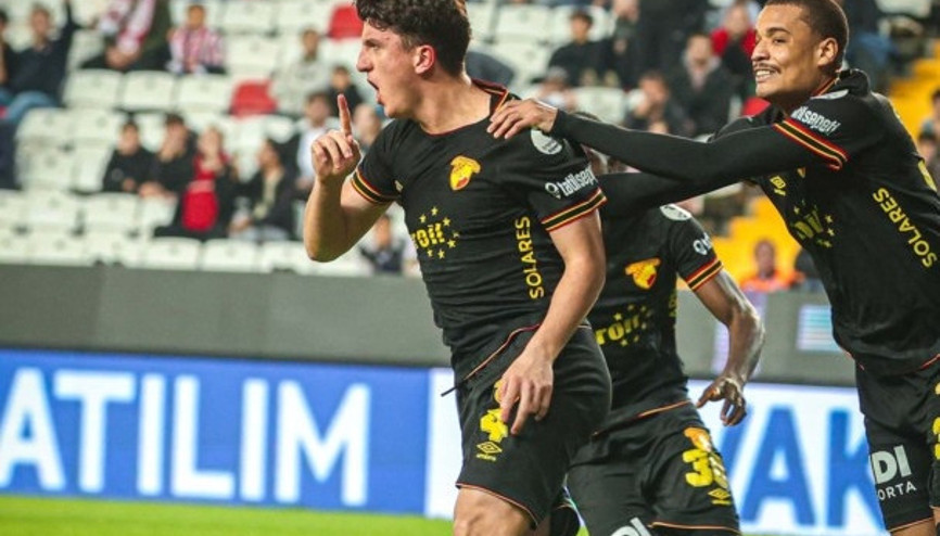 İki as oyuncu gemide kaldı