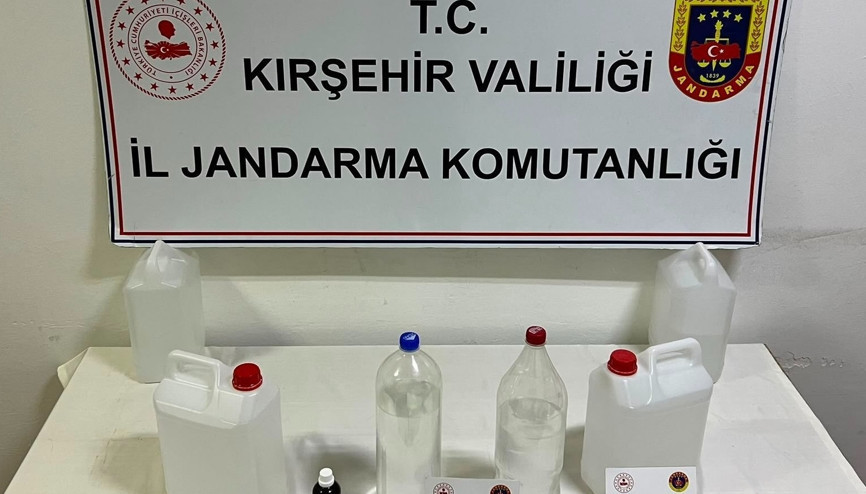 Kırşehirde 17,5 litre etil alkol ve sahte içki ele geçirildi