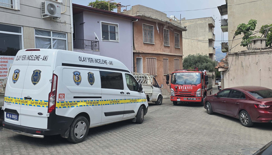 Metruk evde kaçak kazıya suçüstü; 3 gözaltı