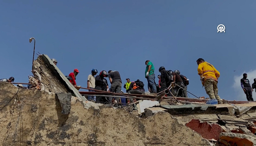 Venezuelada enkaz altında kalanları arama kurtarma çalışmaları sürüyor