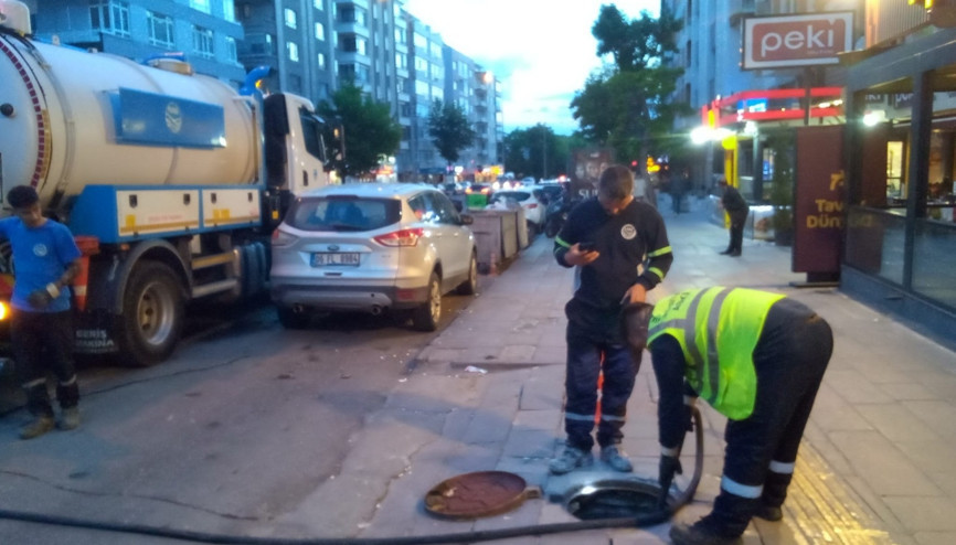 Kanalizasyonda ‘bal mumu’ çilesi... ‘Restoranlar atık yağ döküyor’ iddiası Kanalizasyonda ‘bal mumu’ çilesi... ‘Restoranlar atık yağ döküyor’ iddiası