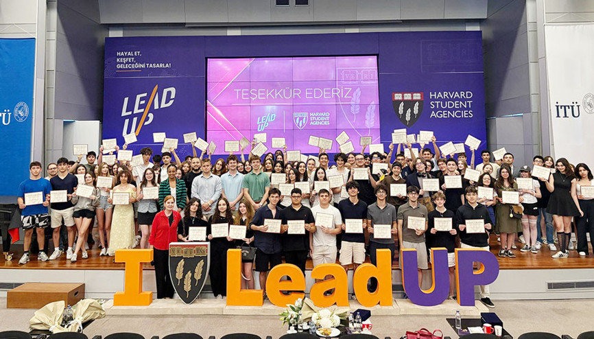 Lise öğrencileri uluslararası yaz akademisinde buluştu