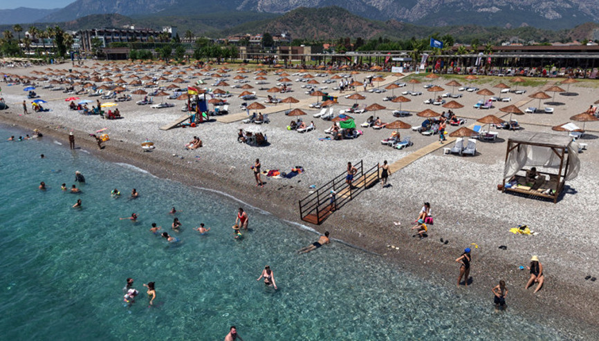 Çeşmeden Bodruma, Marmaristen Beleke halk plajlarına yoğun ilgi... Ücretsiz halk plajı sayısı 23e yükseliyor