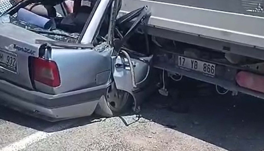 Otomobilin kamyonete çarptığı kazada yaralanan 6 yaşındaki Eyüp kurtarılamadı