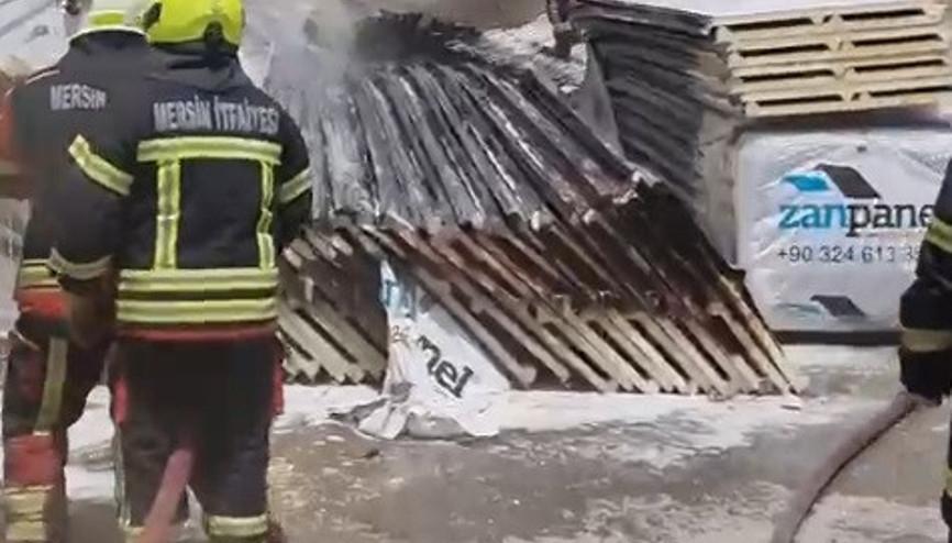 Tarsusta sanayi sitesinde depo yangını Tarsusta sanayi sitesinde depo yangını