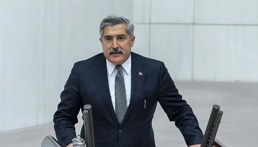 AK Partili Hüseyin Yaymandan Özgür Özelin yabancı bir gazetedeki yazısına tepki