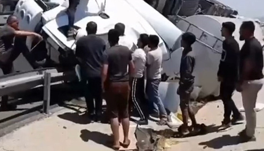 Şırnakta feci kaza Devrilen tankerin şoförü öldü