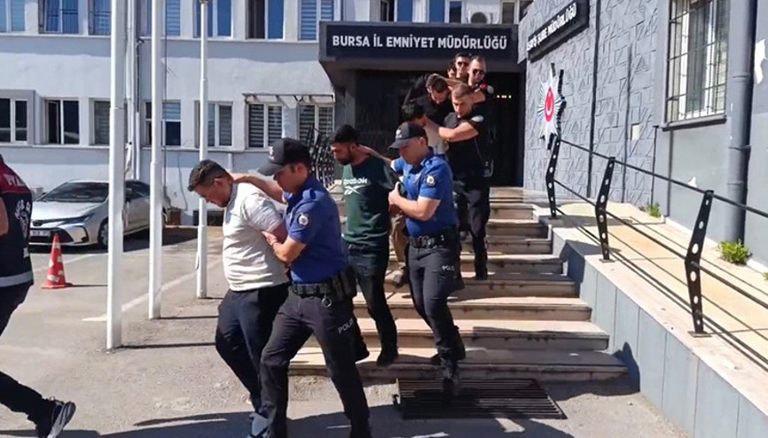 Bursada kendilerini polis olarak tanıtıp 100 milyon liralık dolandırıcılık yapan şebeke çökertildi