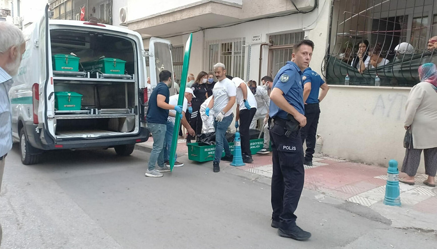 Manisada kötü koku gelen evde, kardeşinin cesediyle 2 gün yaşamış