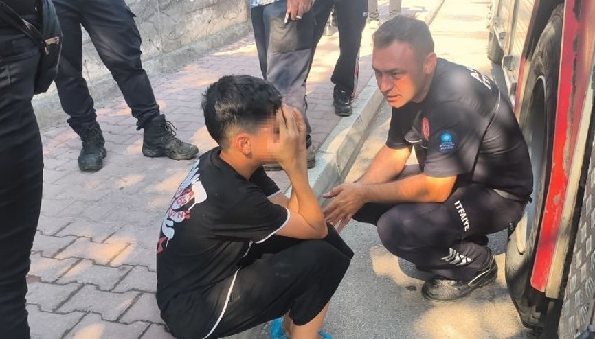 Çakmakla oynarken evi yaktı… Büyük korku yaşayan çocuk gözyaşlarına boğuldu