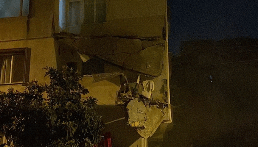 Küçükçekmecede panik anları 5 katlı apartman boşaltıldı