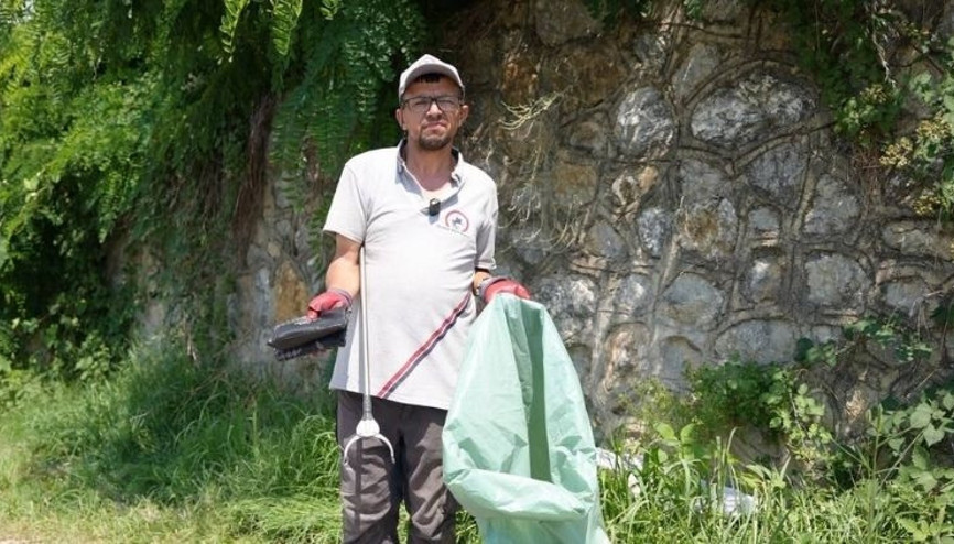 Altın dolu çantayı çöpte buldu, içinden servet çıktı… Temizlik işçisinden örnek davranış
