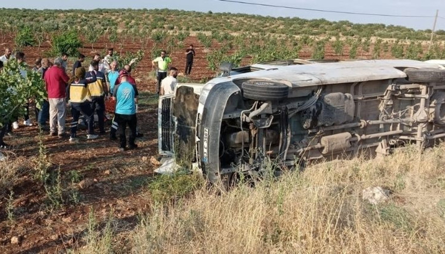Tarım işlerini taşıyan araçlar devrildi... Onlarca yaralı var