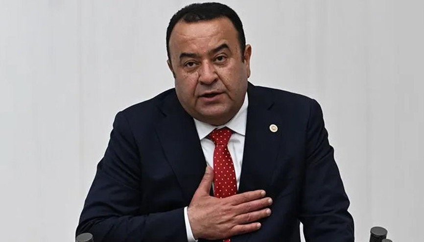 Adnan Beker, CHPden istifa etti