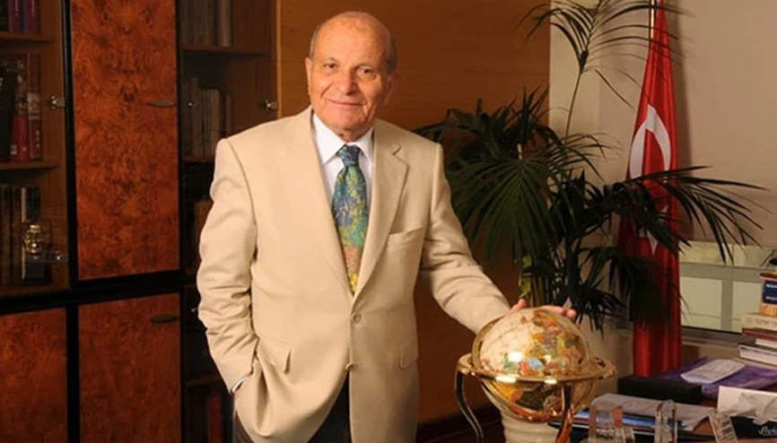 Eğitimci Fahamettin Akıngüç 100 yaşında hayatını kaybetti