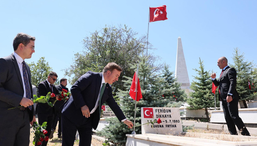 Başbağlarda 33 yıl önce katledilen 33 kişi törenle anıldı Başbağlarda 33 yıl önce katledilen 33 kişi törenle anıldı