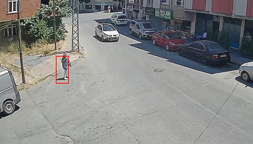 Arnavutköy’de kuaförden ücret ödemeden kaçan kadın kameralara yakalandı