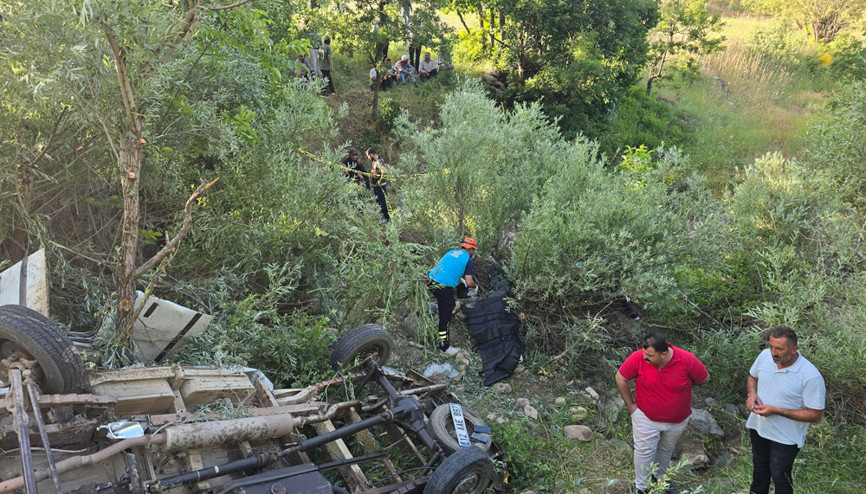 Bingöl’de kamyonet uçuruma yuvarlandı: 3 ölü, 2 yaralı