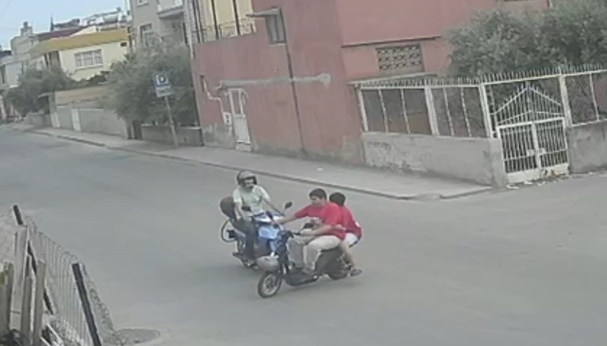Tarsus’ta 2 motosikletin çarpıştığı kazada kamerada Tarsus’ta 2 motosikletin çarpıştığı kazada kamerada