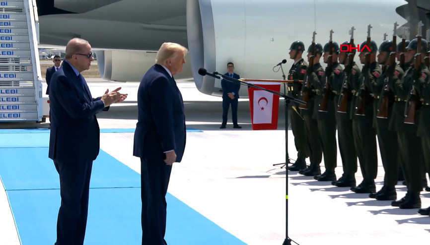 Trump, Muhafız Alayı Tören Kıtasını Merhaba asker diyerek selamladı