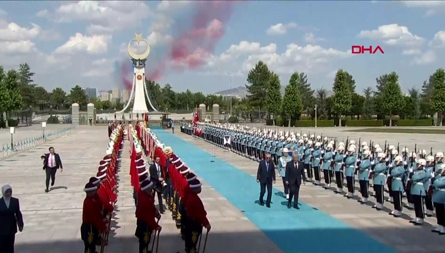 Türk Yıldızları’ndan Beştepe’de özel uçuş